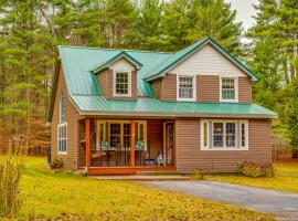 Greig Getaway Near Brantingham Lake and Ski Resort，位于Glenfield的酒店