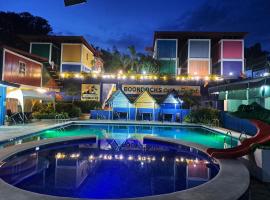 RedDoorz @ Boondocks Cabins Resort，位于Dalumpinas Oeste的酒店
