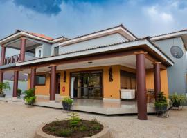 Ampric Guest house and Lounge，位于Amasaman的酒店