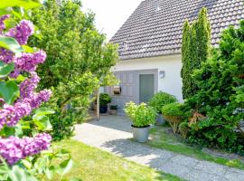 Haus Bene-Vivere / OG-Appartement，位于韦斯特兰的带热水浴缸的酒店