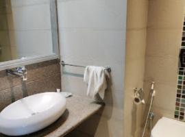 The Greenwood Hotel, Tezpur Assam，位于Tezpur的酒店