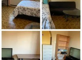 Aspley bedroom & share bathroom with other guests