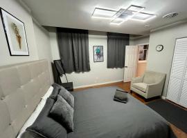 Downtown Albany 1 Bed + Workstation @ Maiden Lane，位于奥尔巴尼的公寓