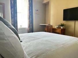 Station Lounge & Rooms，位于克利夫罗的酒店