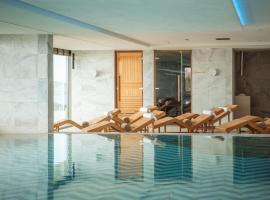 EVOLUTION Cascais-Estoril Hotel，位于埃斯托利尔的带热水浴缸的酒店