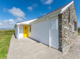 Ballyconneely village cottage，位于克利夫登的度假屋