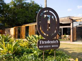 Tiradentes Boutique Hotel，位于蒂拉登特斯的带按摩浴缸的酒店