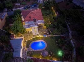 Villa Afrodite! 3 bedrooms & private pool，位于Kalamitsi Amygdali的酒店