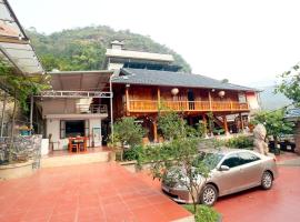 Thái Sơn Homestay，位于河江的山林小屋