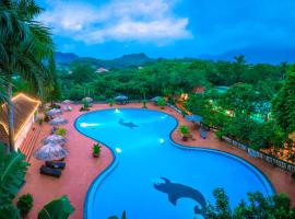 VResort Kim Boi - Hoa Binh，位于和平的带泳池的酒店