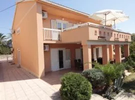 Studios & Rooms Fiesta
