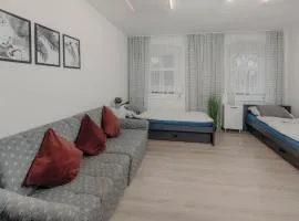 WOLSKA APARTMENT 80m2 - 7 people, 3 rooms