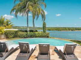 Seaside Bliss with pool and spectacular view，位于Las Minas的乡村别墅