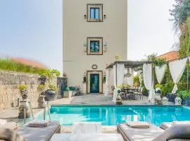 Villa Urbis Taormina, luxury villa in the heart of Taormina with swimming pool & lift