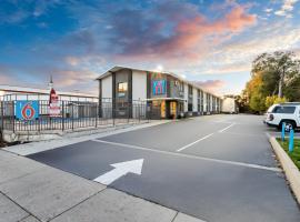 Motel 6 Ogden, UT- Downtown，位于奥格登的带停车场的酒店