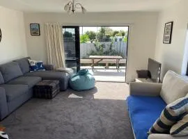 Hosts on the Coast - Beach Escape on Otahu