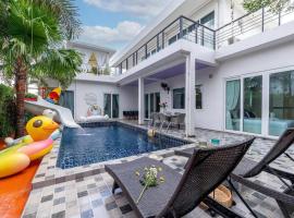 Luxurious and Playful 5 Bedroom Pool Villa - CC，位于纳仲天的酒店