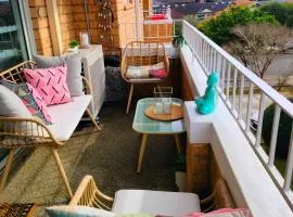 Sunny 2 bed Restaurants beach at door Pets O.K