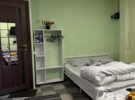 Vahe's family Guest House front，位于埃里温的酒店