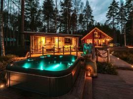 Minivilla Peikonpesä ulkoporeallas & pihasauna，位于Loppi的酒店