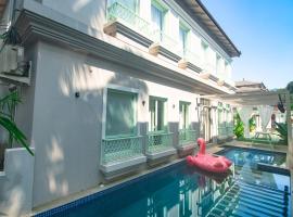 Barcelona Villas at Love Story Siolim- 3BHK Private Pool Villas，位于西奥利姆的酒店