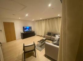 Luxury 2 bed ensuite 2 bathroom apartment East Croydon，位于South Norwood的酒店