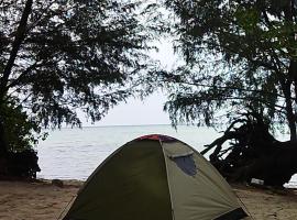 Camp Srikandi Tidung Kecil，位于塞里布群岛的豪华帐篷