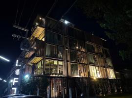 The Loft Bar365，位于武里南的酒店