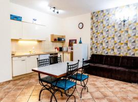 Eco-St&uacute;di&oacute;，位于莫雄马扎尔古堡的自助式住宿