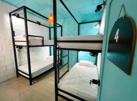 Lolas Hostal, Habitacion Exclusiva para Mujeres, 2 camarotes, precio por cama，位于圣何塞的住宿加早餐旅馆