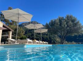 Villa Monti: Luxury Villa with pool, sleeps 6，位于芒通的酒店