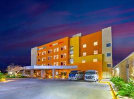 City Express Suites by Marriott Cabo San Lucas，位于卡波圣卢卡斯的酒店