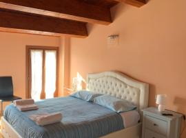 Appartamento Luce-- 2 camere da letto--Centro storico--Parcheggio privato gratuito，位于卢戈的酒店