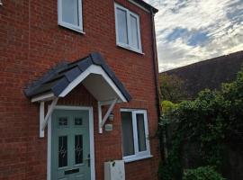 Stylish 2 Bedroom Semi-Detached House in Leicester，位于莱斯特的酒店