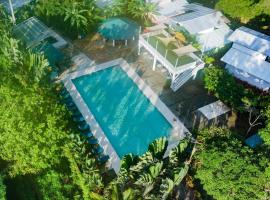 Puerto Viejo Club, Villas & Pool，位于别霍港的酒店