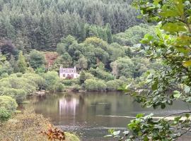 Stunning 4BD cottage on Loch Eck，位于达农的酒店