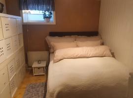 Koselig rom med stue i Bodø sentrum，位于波多的低价酒店