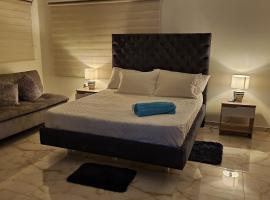 PISCINA SARITA CLUB BOUTIQUE，位于吉拉尔多特的酒店