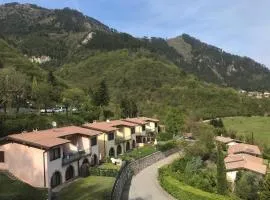 großzügiges Ferienhaus mit Seeblick und Garten in ruhiger Lage von Tignale am Gardasee