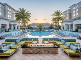 SpringHill Suites by Marriott Orlando at FLAMINGO CROSSINGS Town Center-Western Entrance，位于奥兰多的酒店
