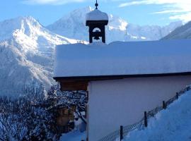 Chalet de 2 chambres avec terrasse amenagee a Courchevel a 6 km des pistes，位于谷雪维尔的酒店