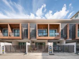 Chao Wilai Residence I Naiyang Beach I HKT Airport，位于奈扬海滩的度假屋