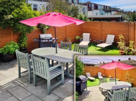 Sunny Queens Park Home - Garden & Private Parking，位于布莱顿霍夫的家庭/亲子酒店
