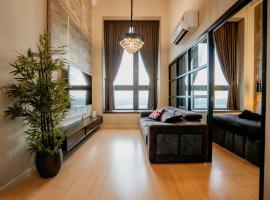 Stylish Loft Duplex Sunway Grid by Our Stay，位于Kampong Pendas的公寓