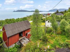 Holiday home Åram，位于Sandvik的酒店