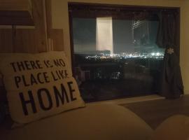 Apartment with nice city view，位于Dezmir的酒店