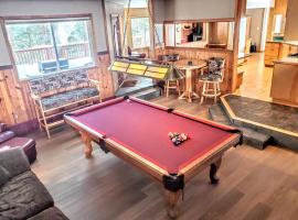 Hot Tub Pool Table Mountain Views Large Redwood Decks near Best Beaches Heavenly Ski Area and Casinos 9，位于斯德特莱恩的度假屋
