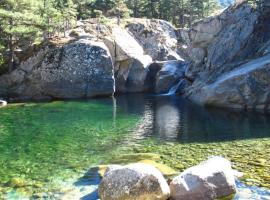 A 2 minutes rivière 25 minutes Ajaccio plages linge et PARKING inclus，位于Ucciani的酒店