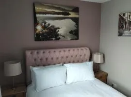 Oliver Wests Beautiful 2 Bedroom Sleeps 4 Apartment
