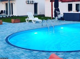 Apartamenty Wilga z całorocznym jacuzzi i letnim basenem，位于维尔加的带按摩浴缸的酒店